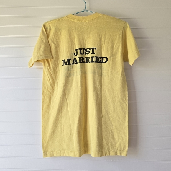 Vtg 1970s Final Approach Single Stitch Just Married Graphic Yellow Tee Tshirt M - Picture 2 of 6